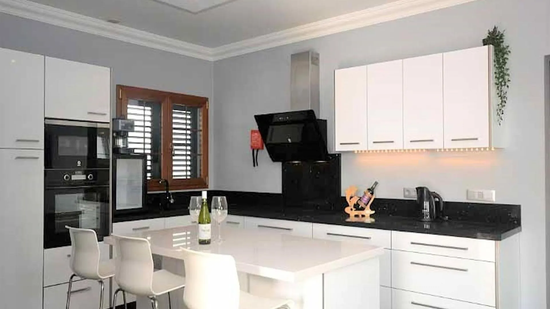 Awesome Puerto Del Carmen Villa - 3 Bedrooms - Villa Tacataca - Pool Table - Great Terrace Area