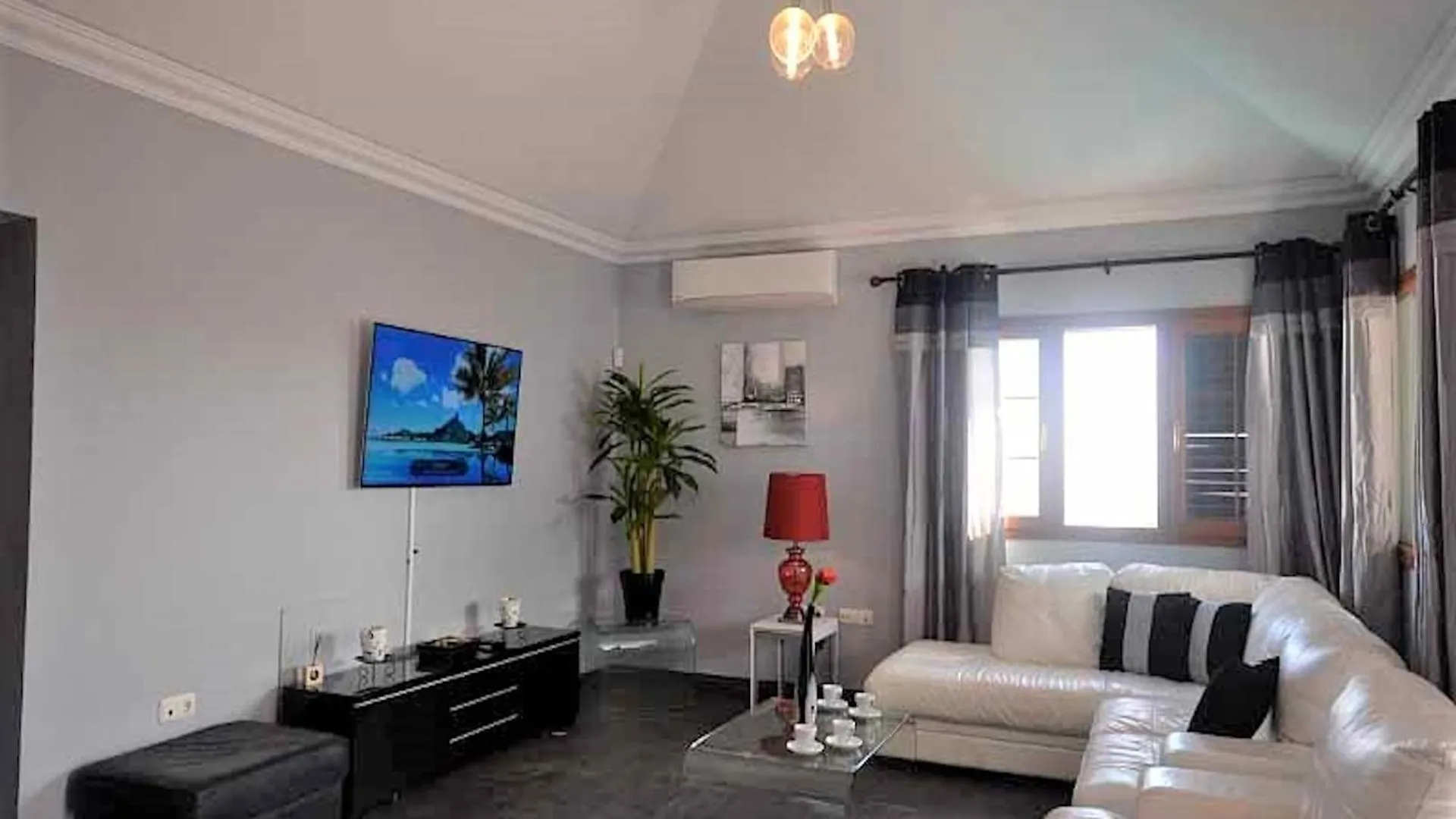 Awesome Puerto Del Carmen Villa - 3 Bedrooms - Villa Tacataca - Pool Table - Great Terrace Area