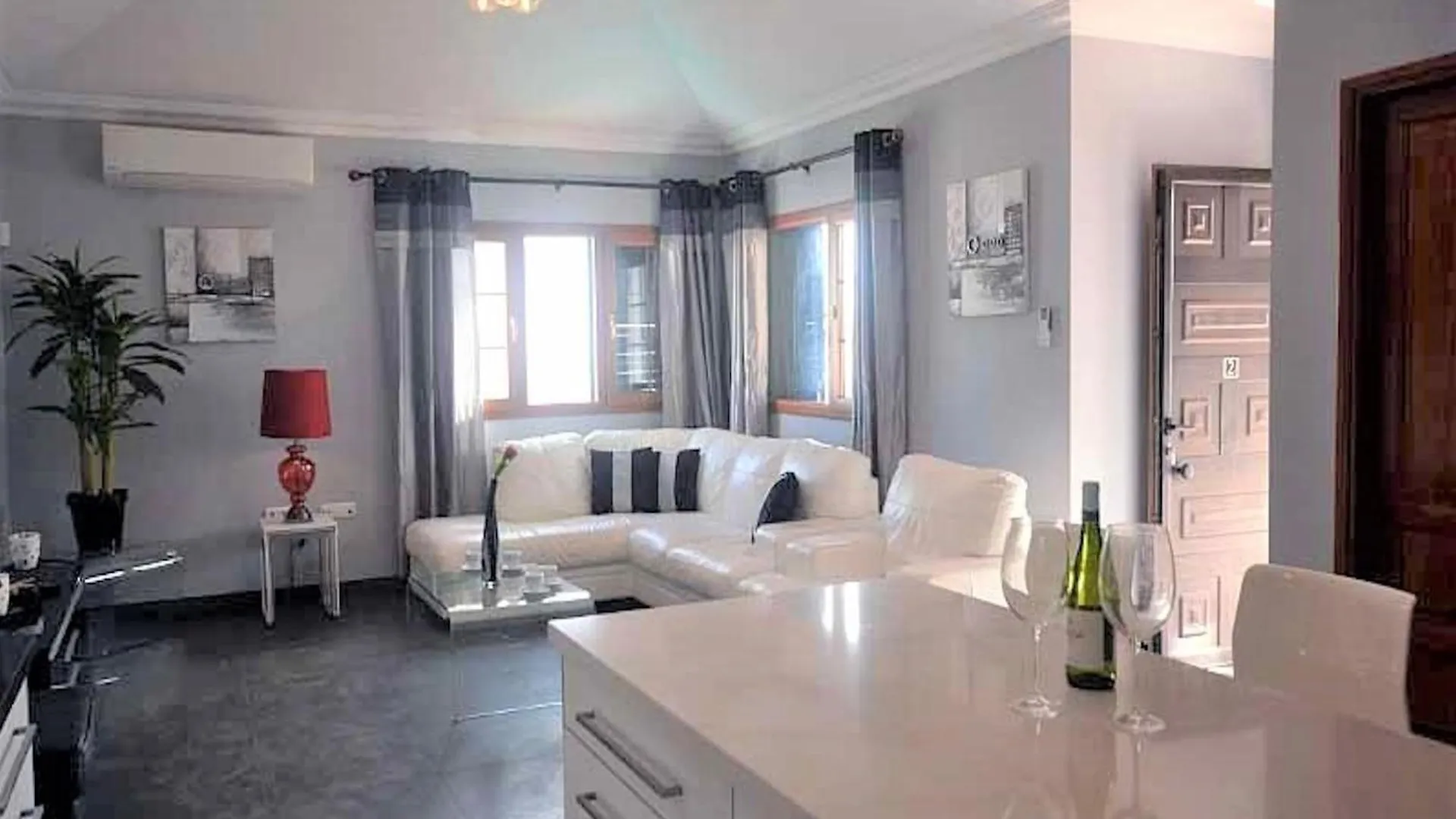 Awesome Puerto Del Carmen Villa - 3 Bedrooms - Villa Tacataca - Pool Table - Great Terrace Area  Puerto del Carmen (Lanzarote)