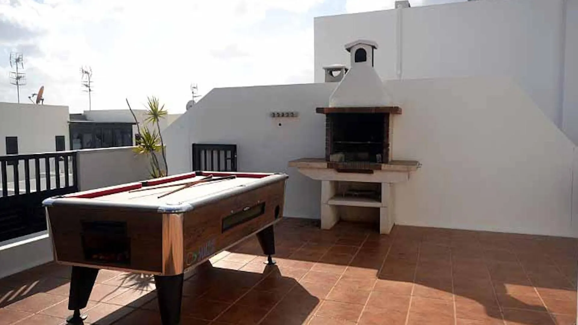 Awesome Puerto Del Carmen Villa - 3 Bedrooms - Villa Tacataca - Pool Table - Great Terrace Area Spain