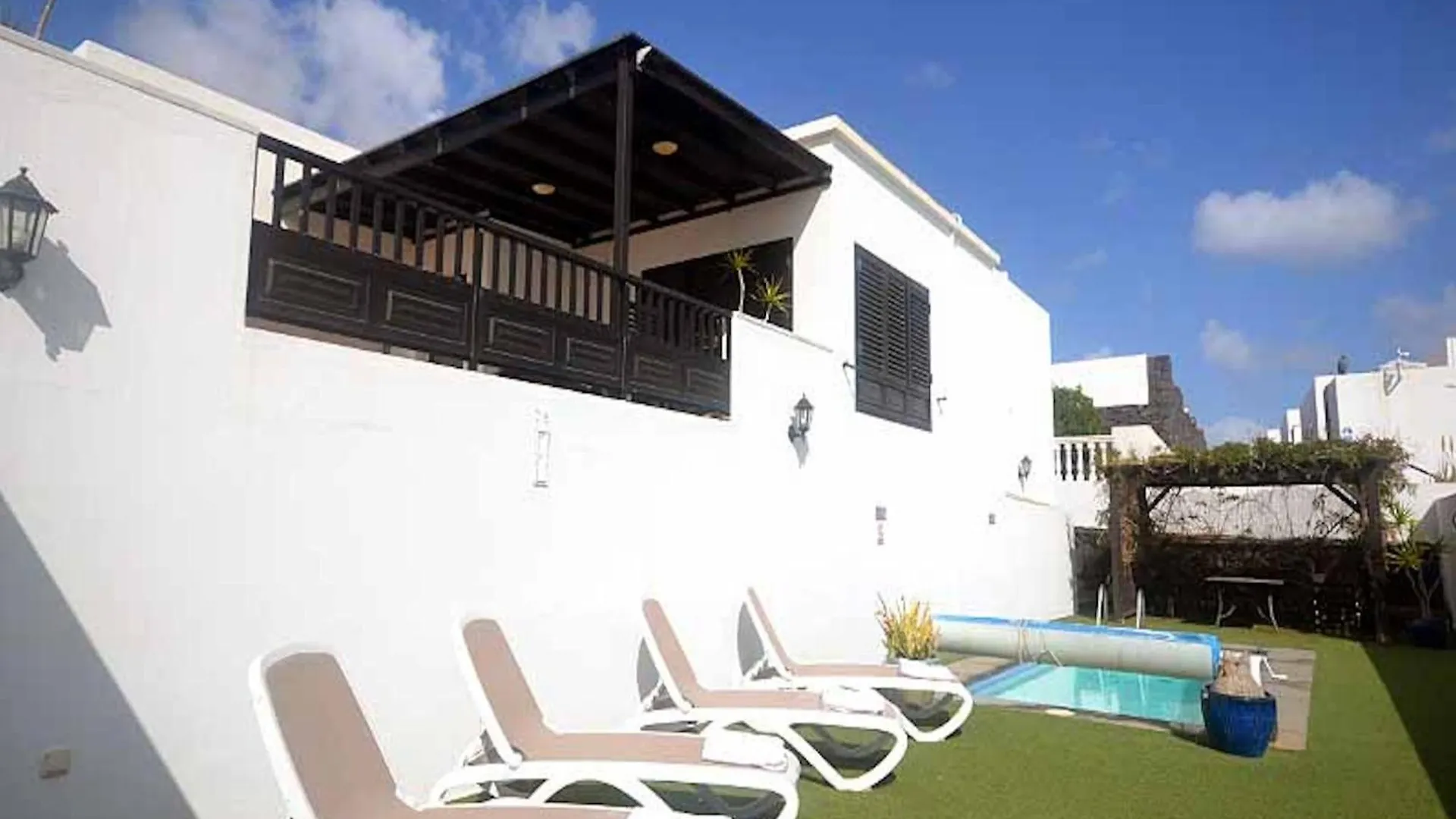 Awesome Puerto Del Carmen Villa - 3 Bedrooms - Villa Tacataca - Pool Table - Great Terrace Area